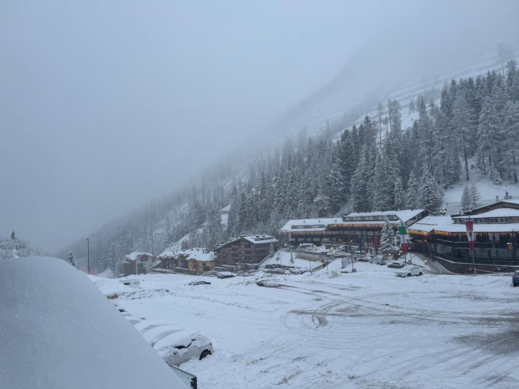 Ski Lodge Pampeago Tesero Exterior photo